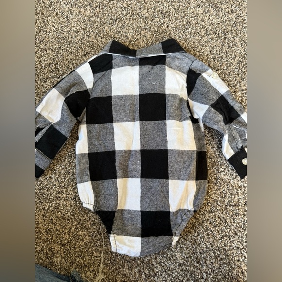 Baby Boy Black Plaid Long Sleeve Baby Onesie Size 12 Months NWOT - Picture 3 of 3